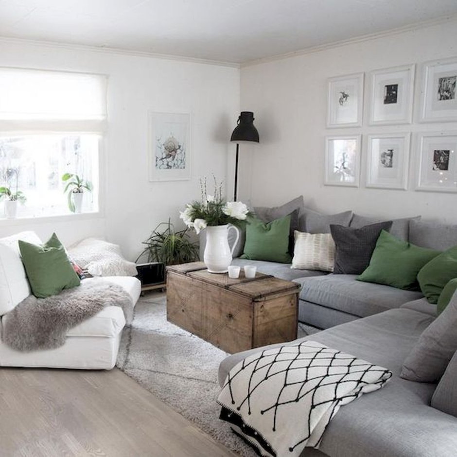 Зеленый диван в скандинавском стиле