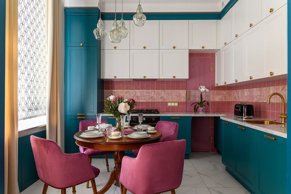 Кухня синяя с розовым