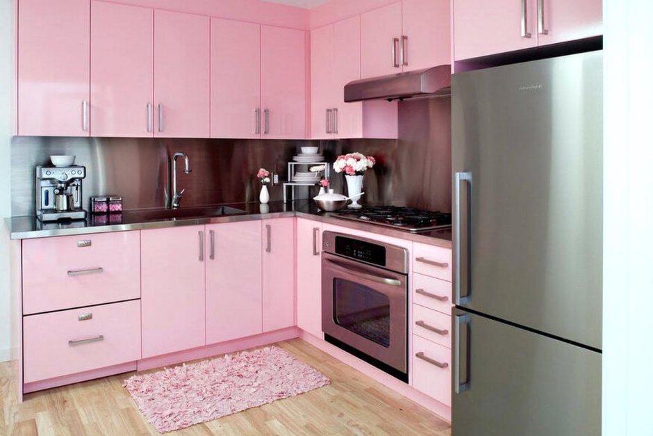 Серо розовая кухня