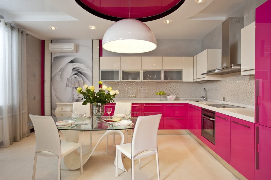 Интерьер кухни розовый с белым