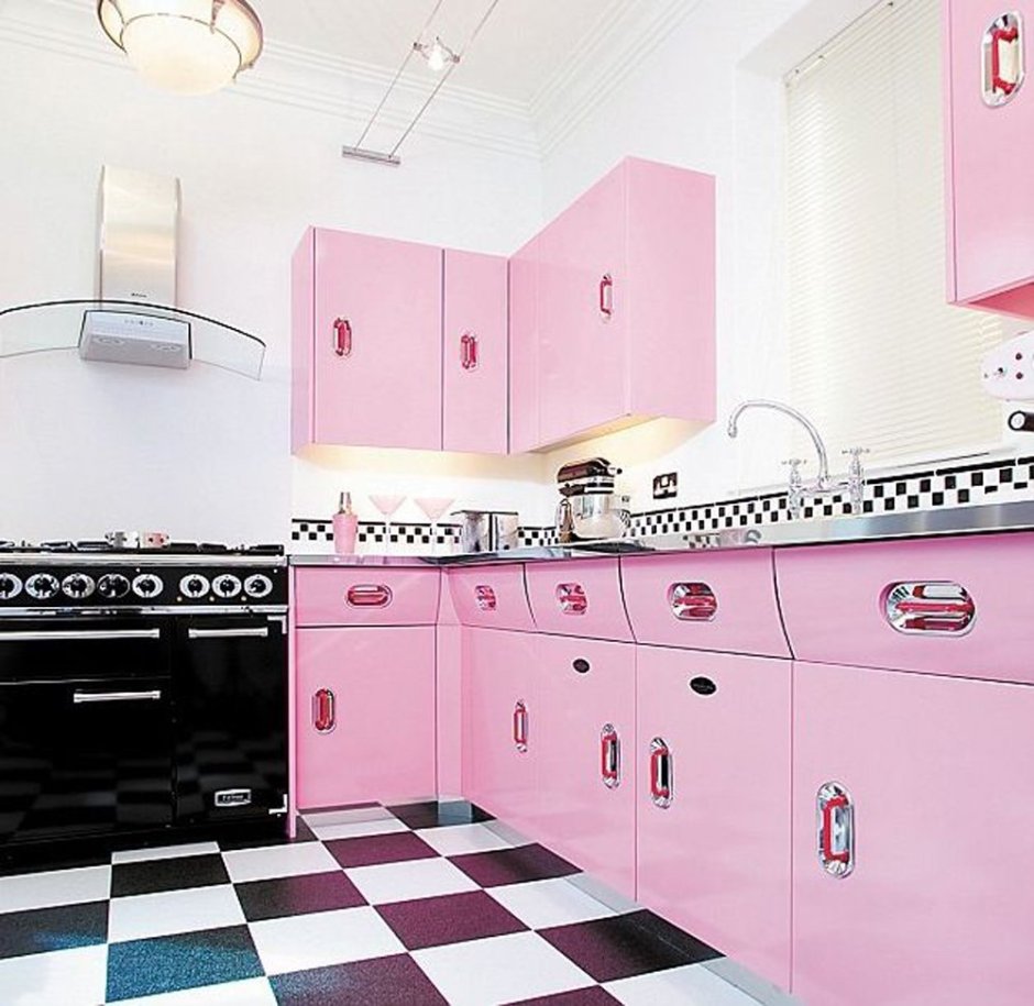Стильные кухни в розовом цвете