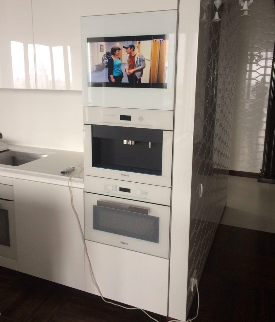 Телевизор встроенный в фасад кухни