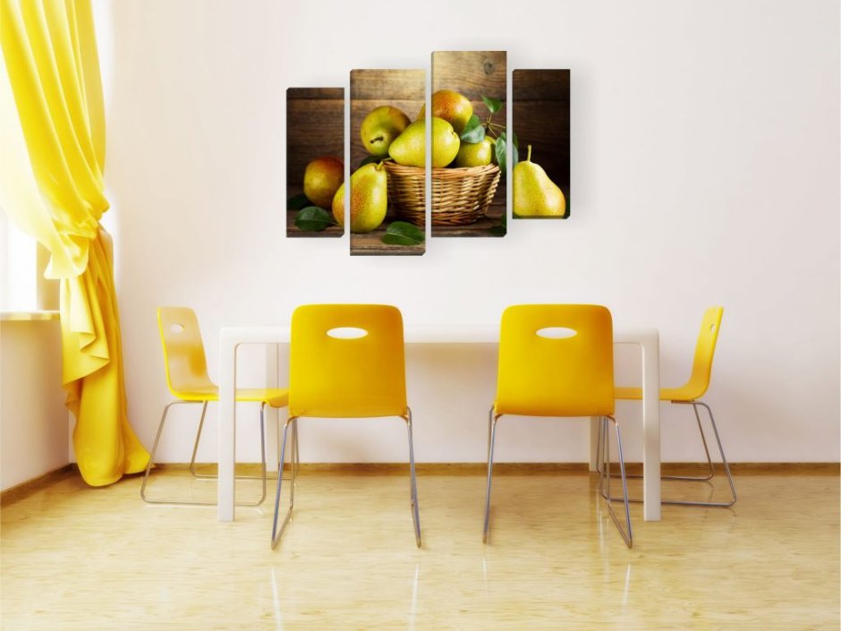 Интерьер кухни с картиной на стене