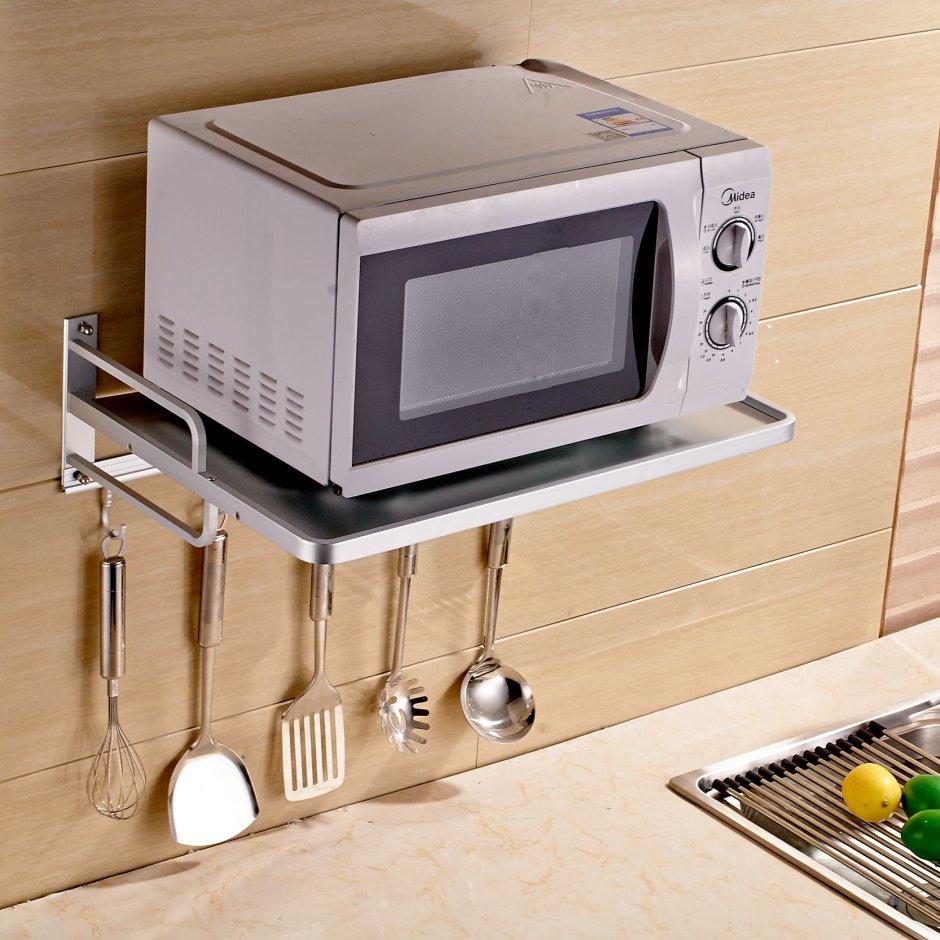 Микроволновая печь на кухне