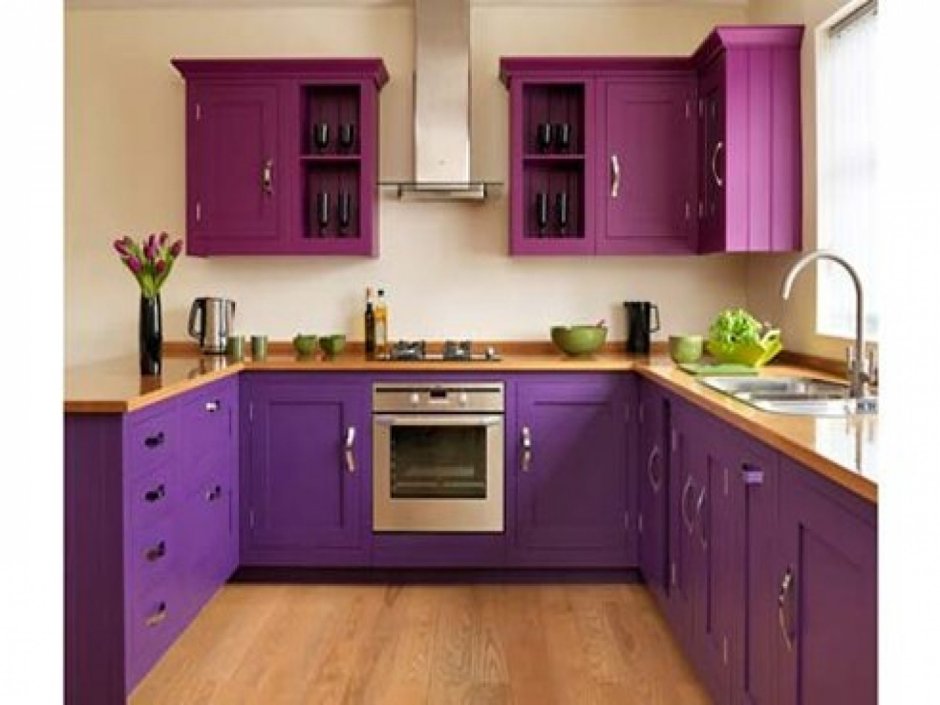 Фиолетовые стены в интерьере кухни