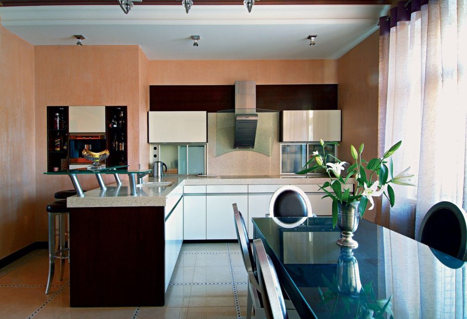 Персиковые стены в интерьере кухни