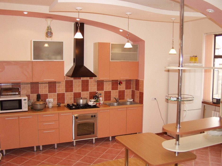 Сочетание персикового цвета на кухне