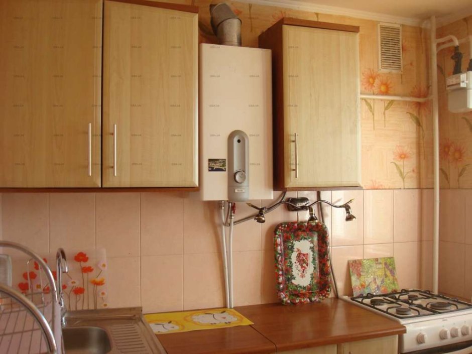 Мебель кухня 6кв с газовой колонкой