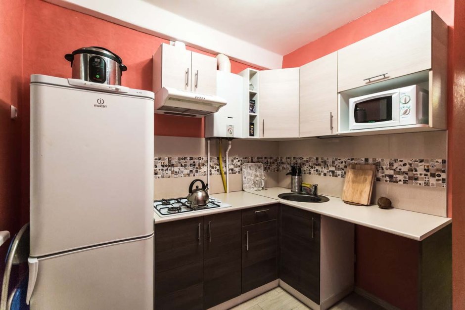 Интерьер кухни 5м.кв с газовой колонкой155на2м