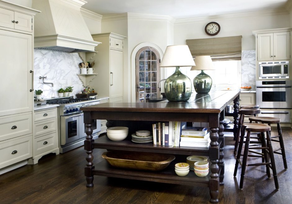 Стол кухонный колониальном стиле