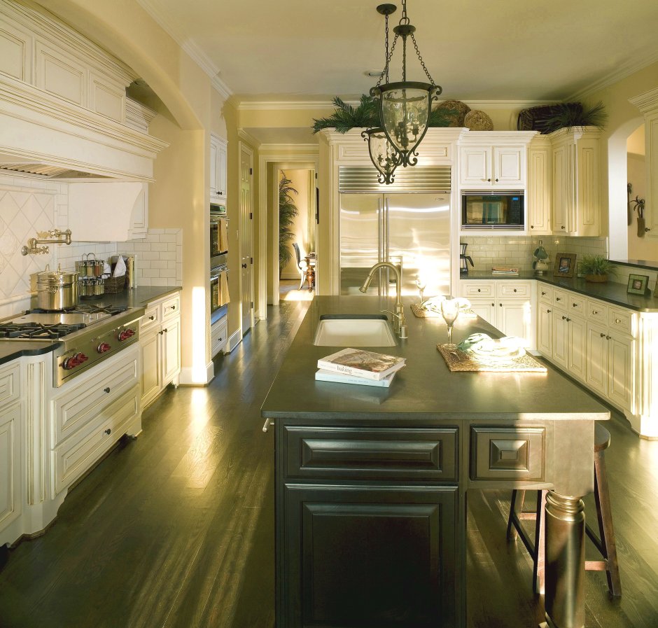 Потолок Армстронг на кухне и колониальный стиль