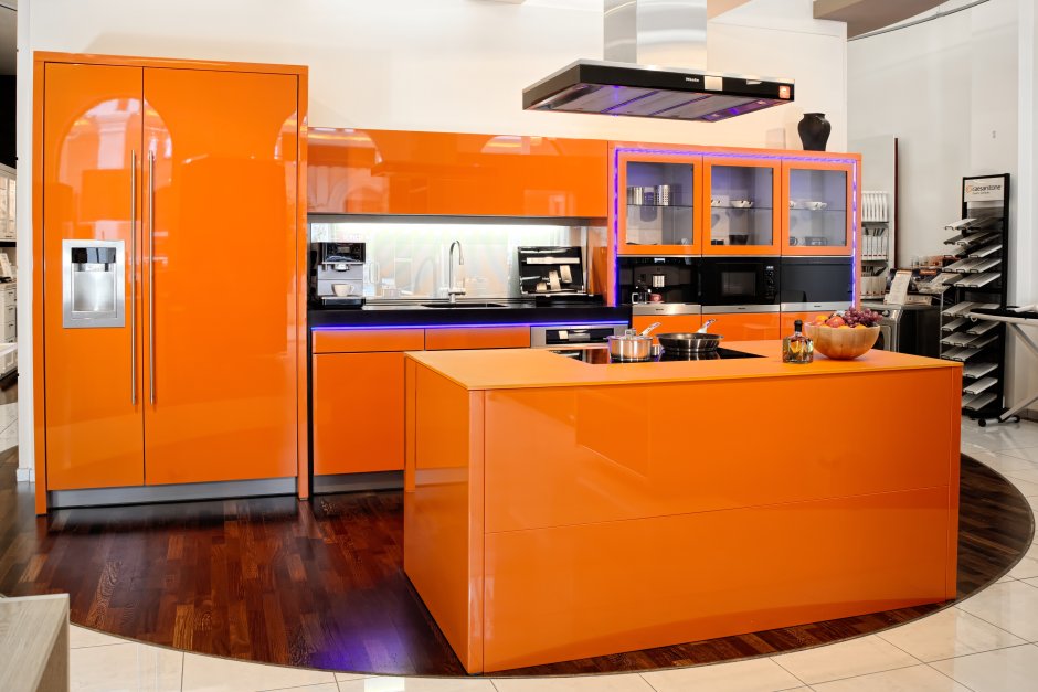 Кухня оранжево черная эмаль