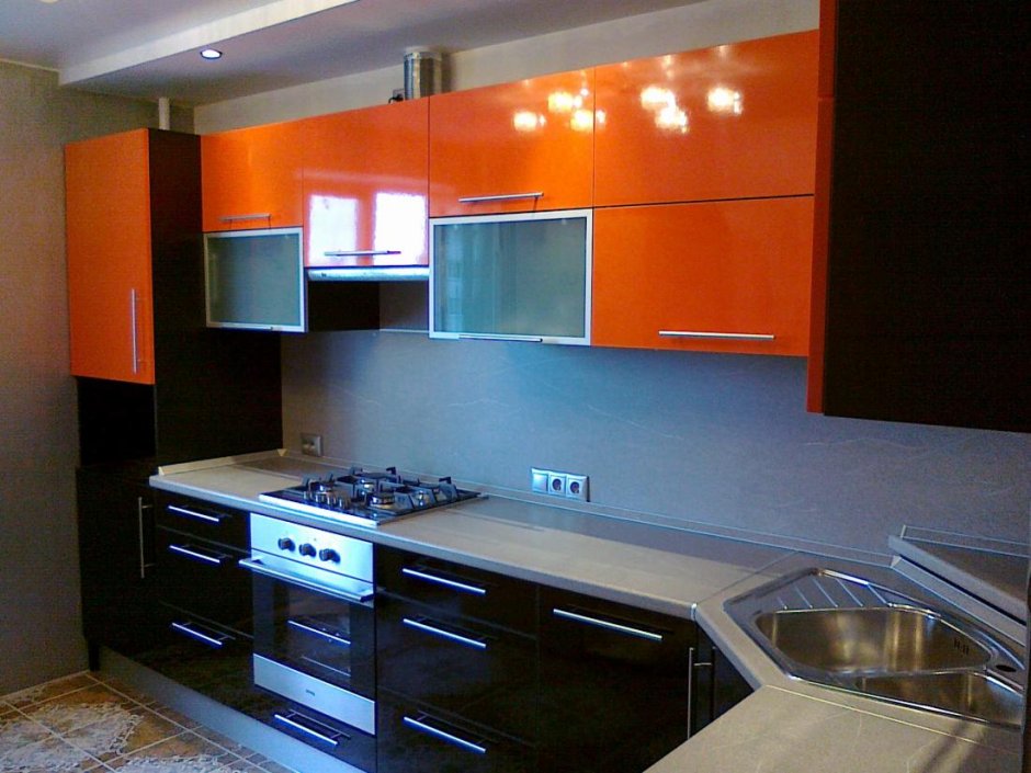 Кухня оранжевая с серым