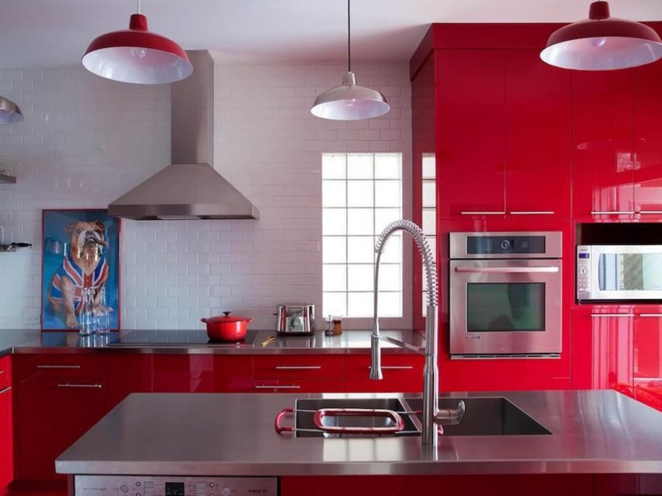 Красный цвет в интерьере кухни