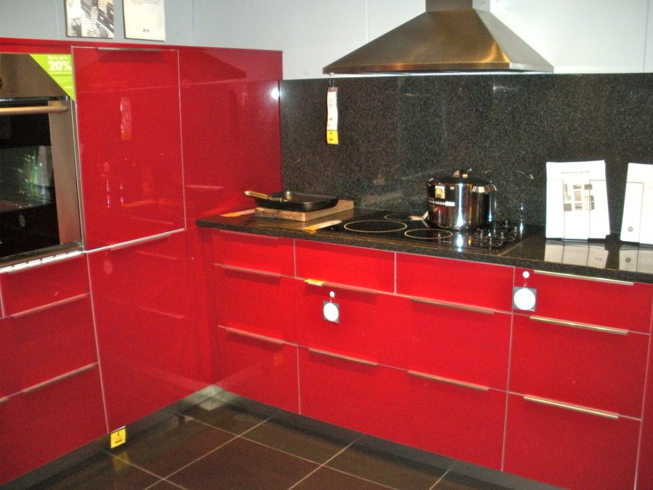 Кухонный гарнитур красный с блестками
