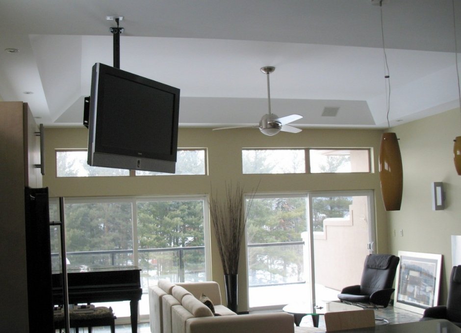Подвесной телевизор к потолку