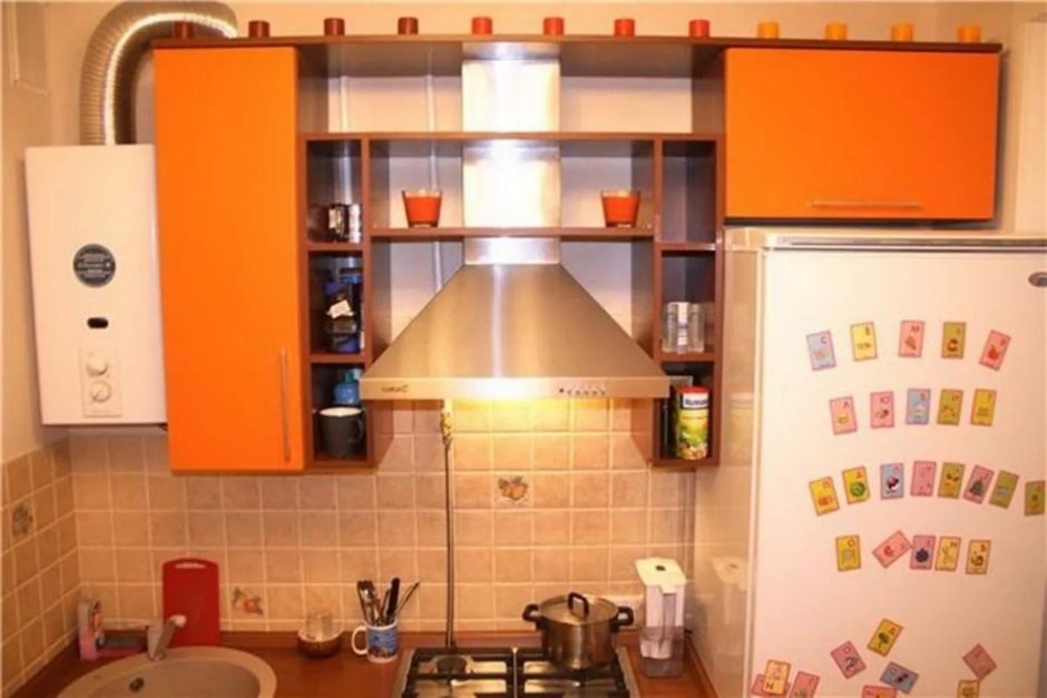 Кухонный гарнитур с навесным котлом