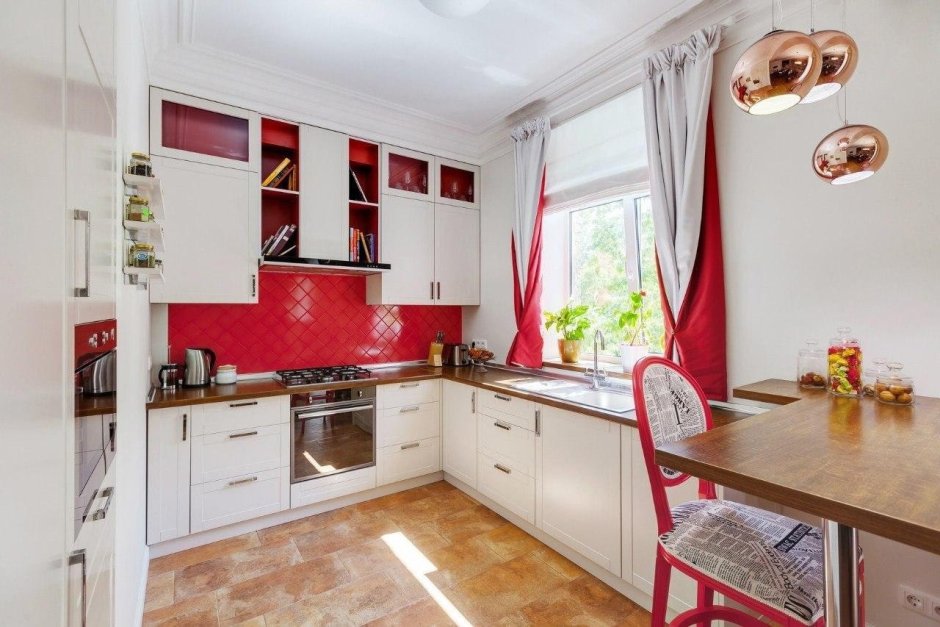 Кухня красная с белым угловая