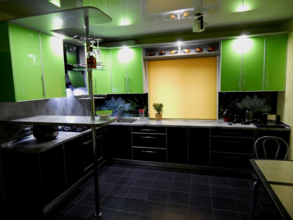 Кухня зеленая с черным