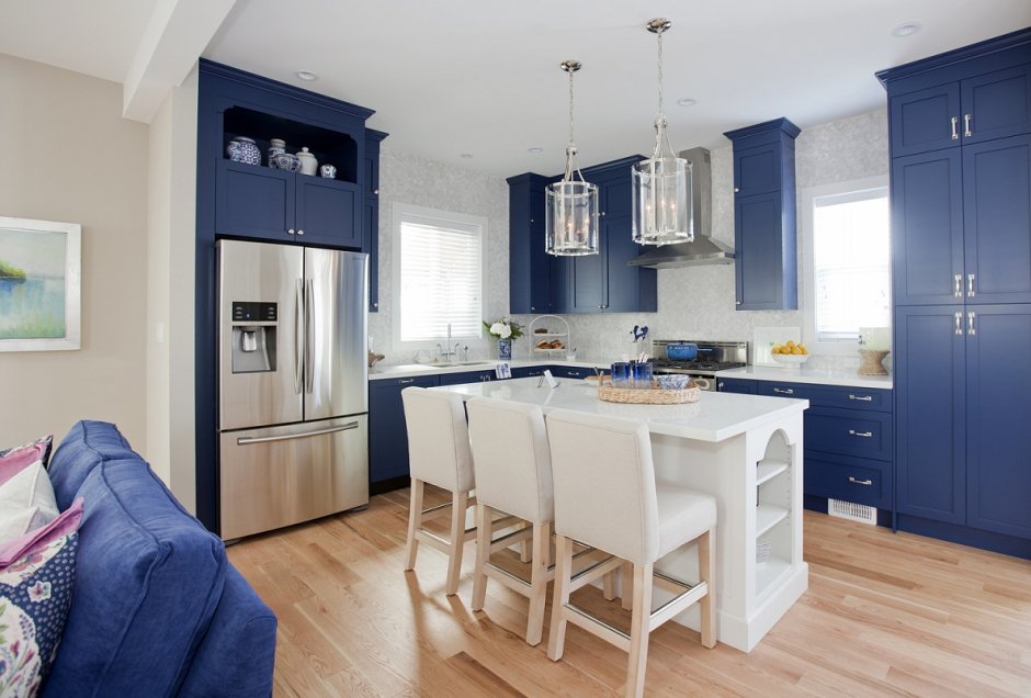 Синяя кухня в интерьере квартиры