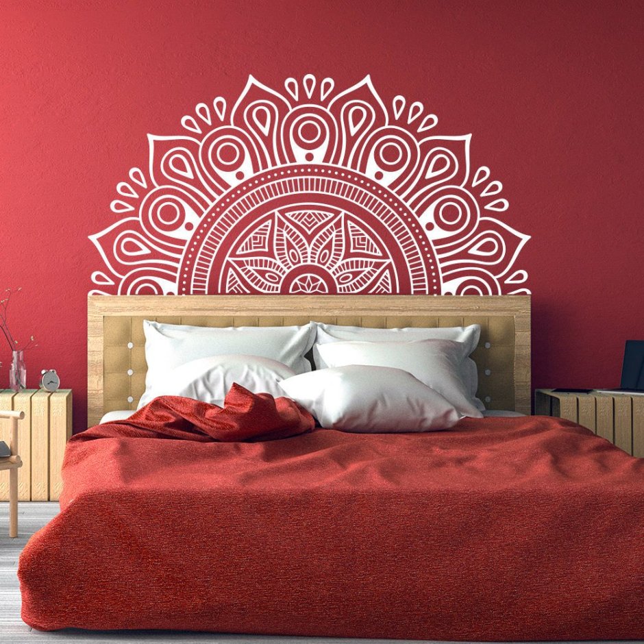 Декоративное панно над кроватью