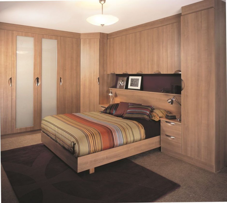 Спальные гарнитуры со встроенной кроватью