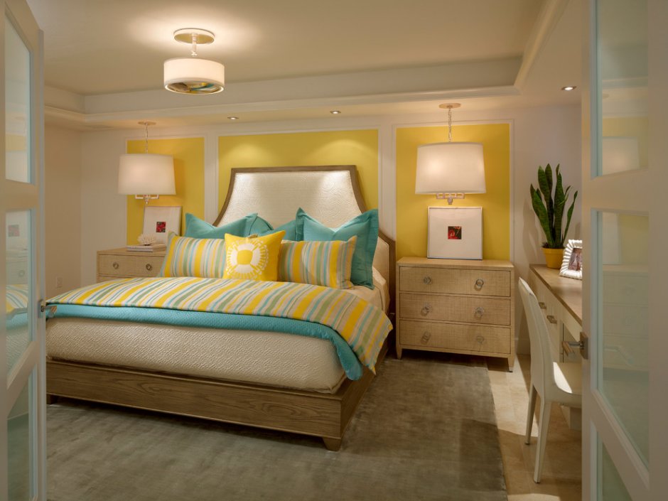 Желто-зеленый интерьер спальни