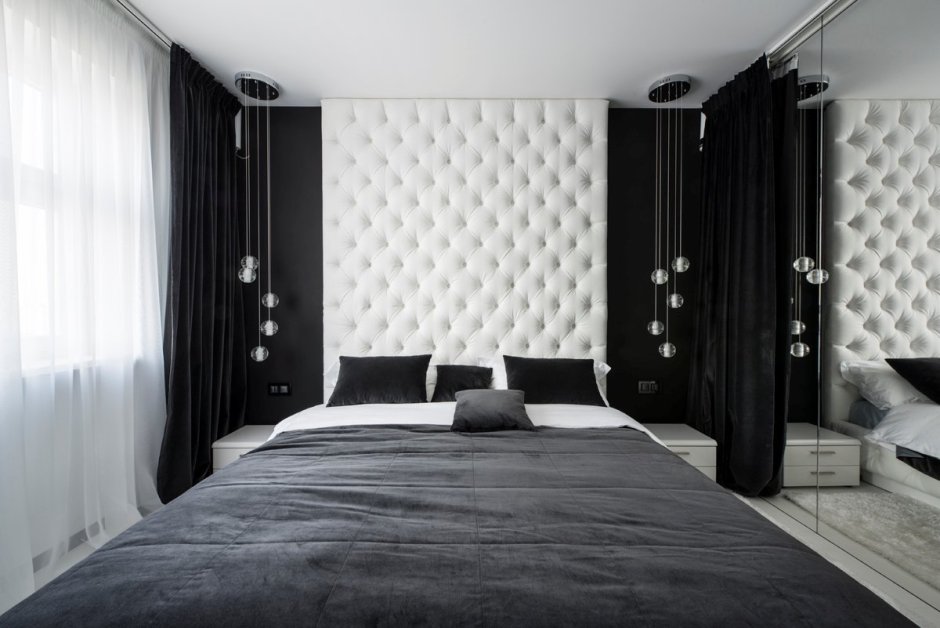 Красивая спальня в черно белых тонах