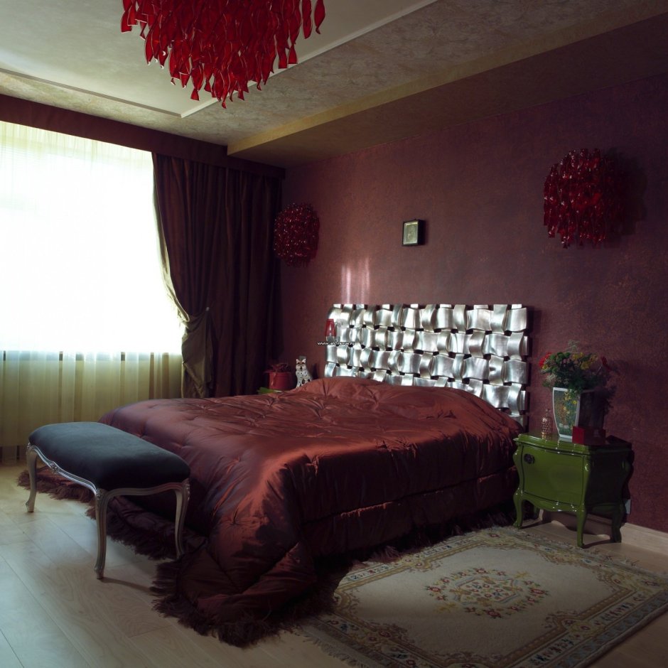 Интерьер спальни в красных оттенках