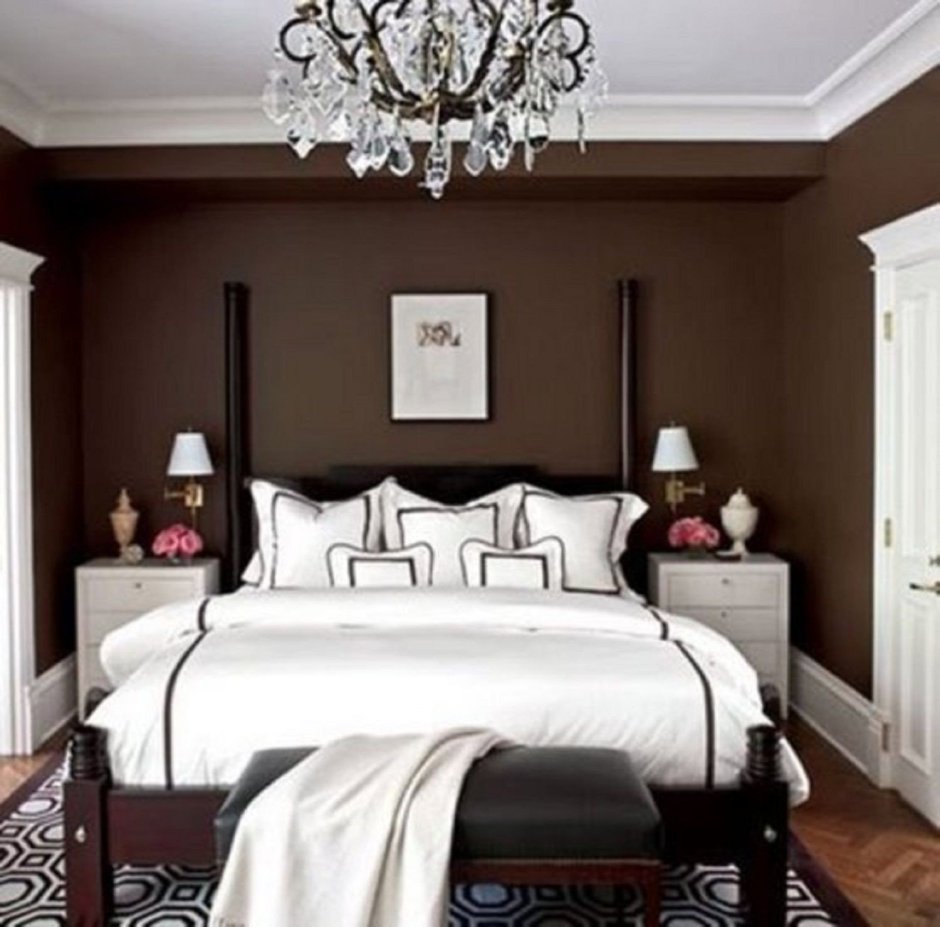 Шоколадный цвет стен в спальне
