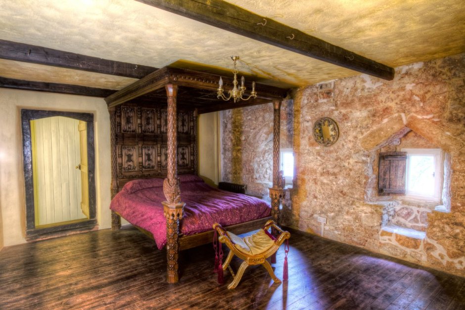 Спальня в стиле средневекового замка