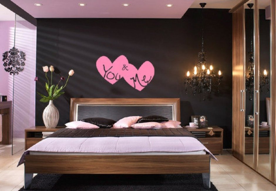 Спальня в классическом стиле бежево розового цвета