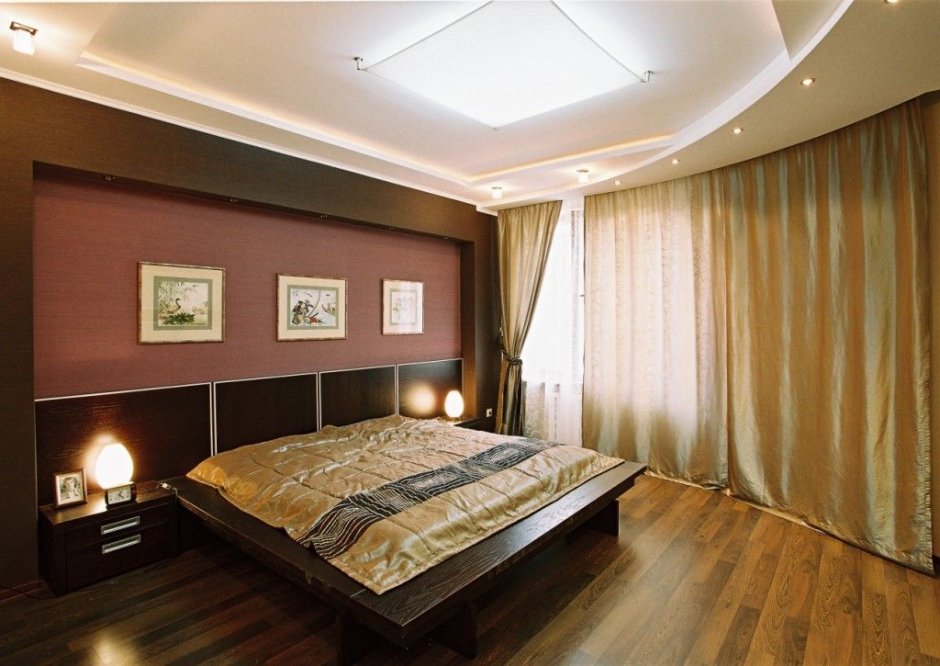 Многоуровневый потолок в спальне