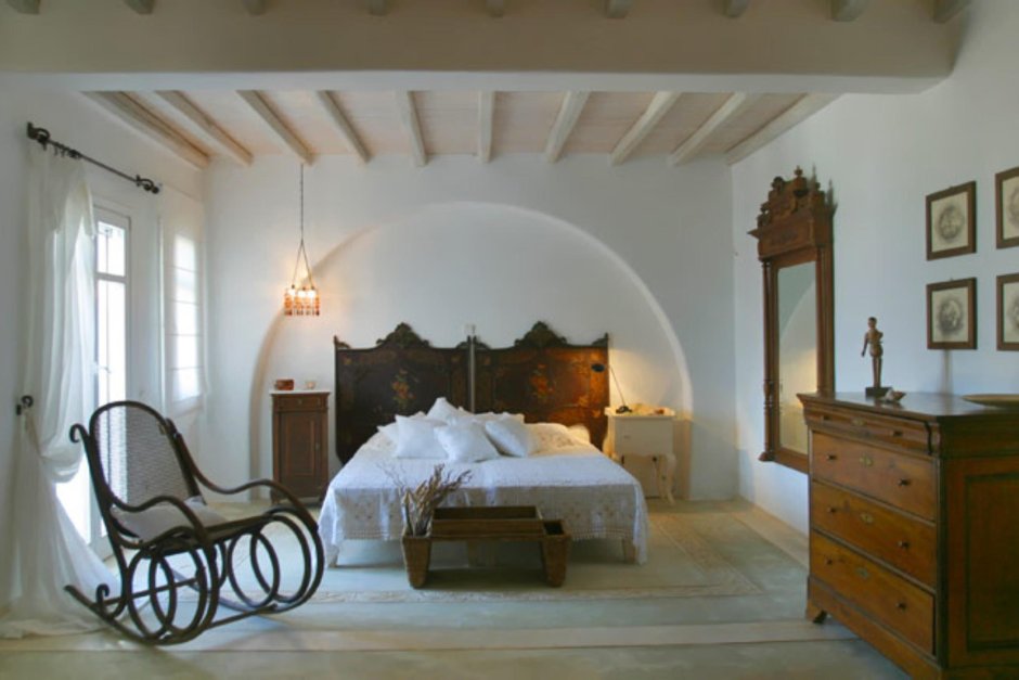 Кровать в греческом стиле