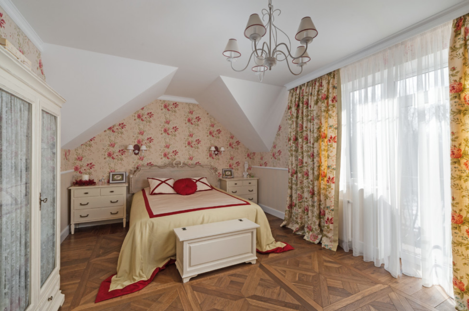 Спальня в мансарде Прованс