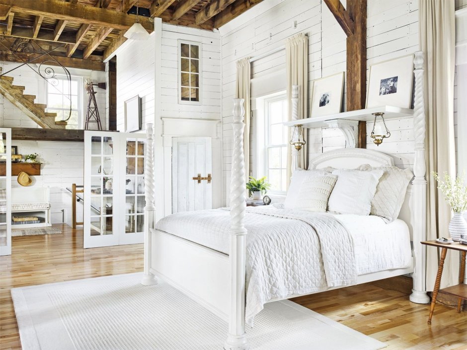 Белая спальня в деревенском стиле