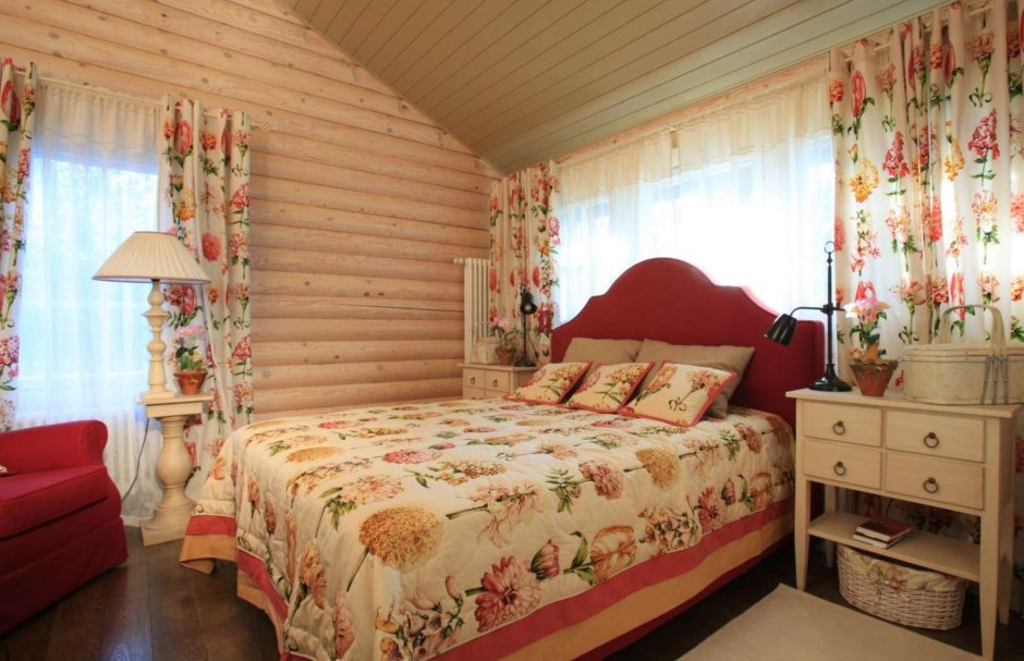 Деревянная спальня в стиле Прованс