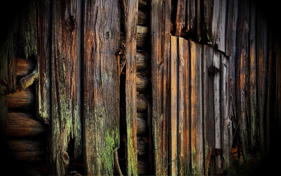 Старая деревянная стена