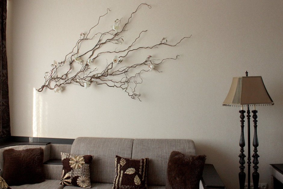 Стилизованное дерево на стене