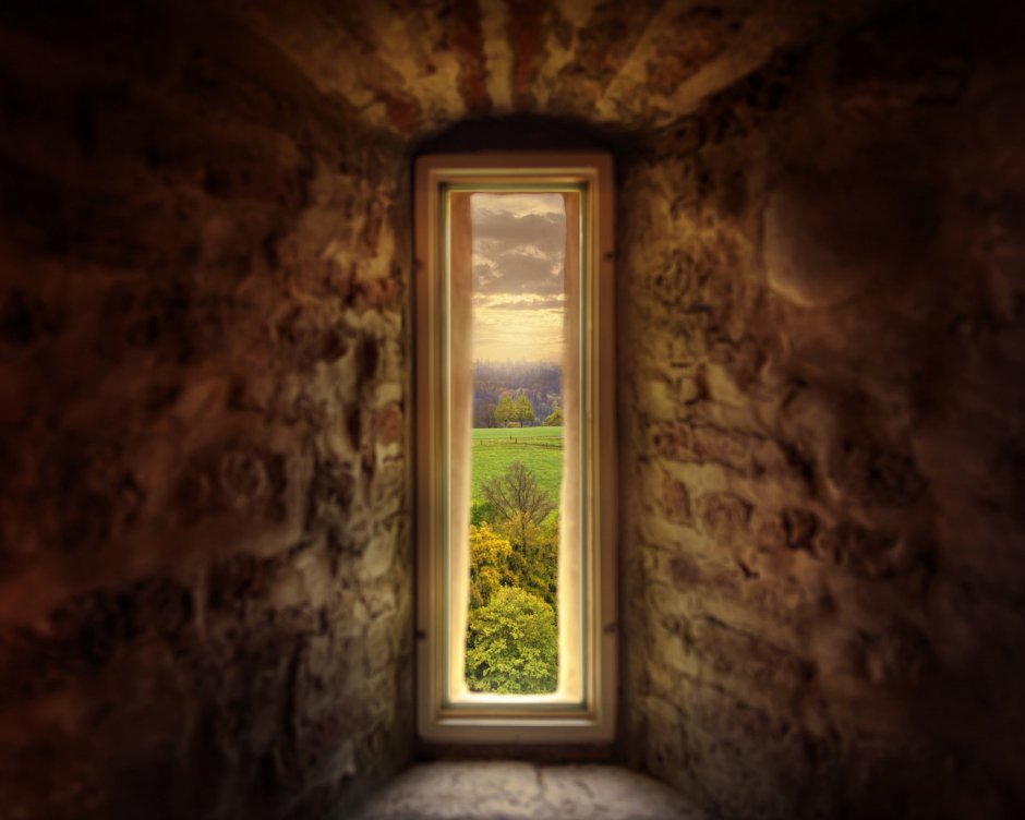 Окно в крепости