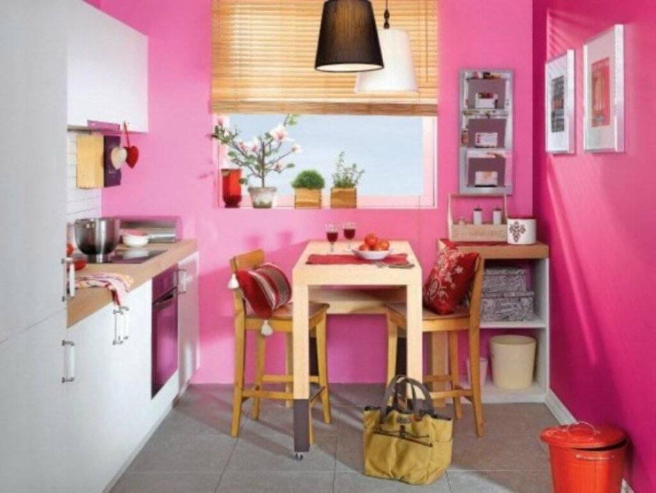 Розовые стены в интерьере кухни