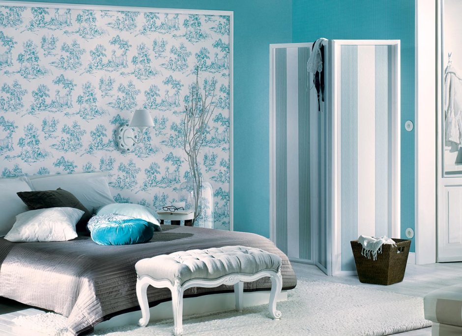 Голубые обои в спальне
