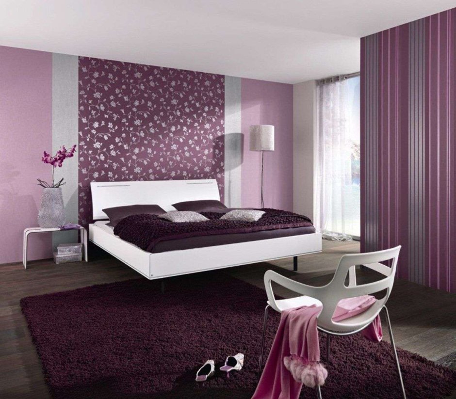 Спальня в фиолетом свете