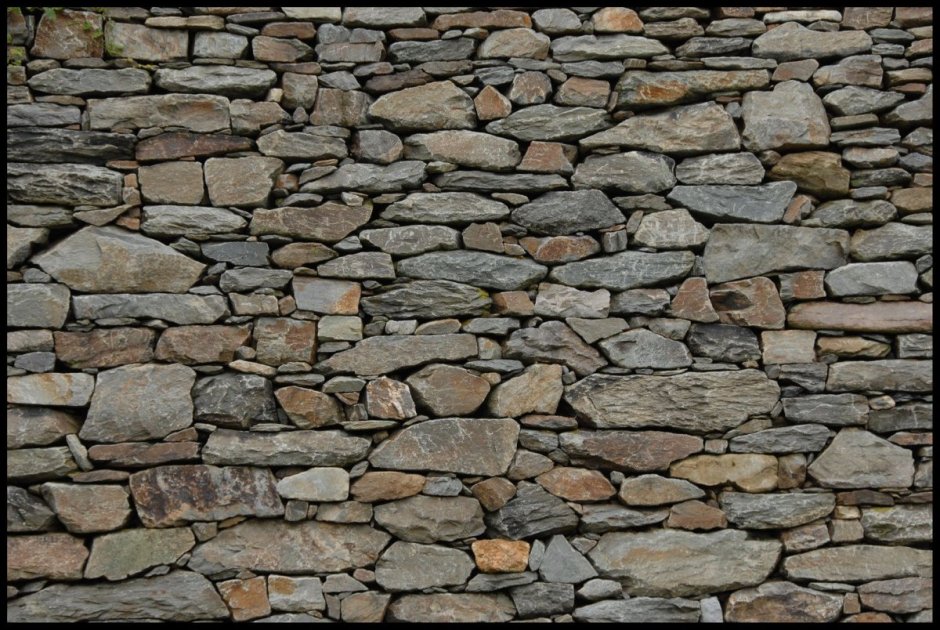 Стена из круглого камня (59 фото)