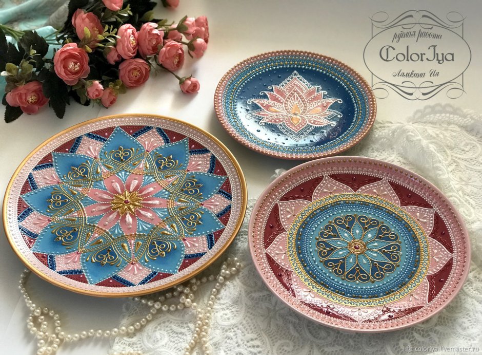 Декоративные тарелки в интерьере кухни