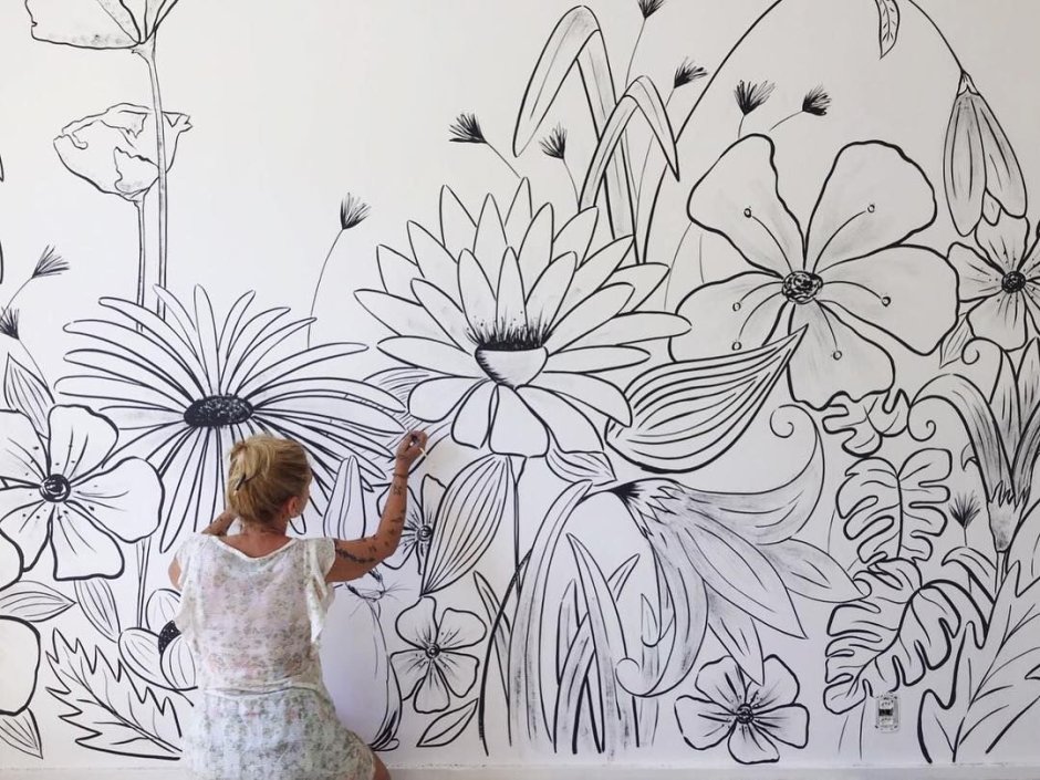 Рисунок цветов на стене своими руками