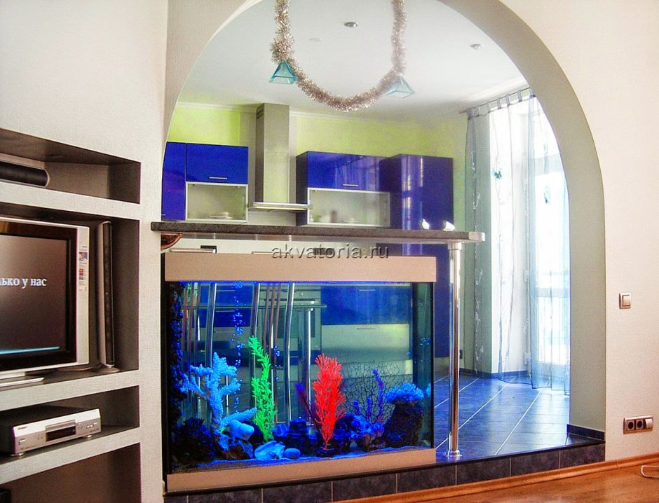Встроенный аквариум в интерьере