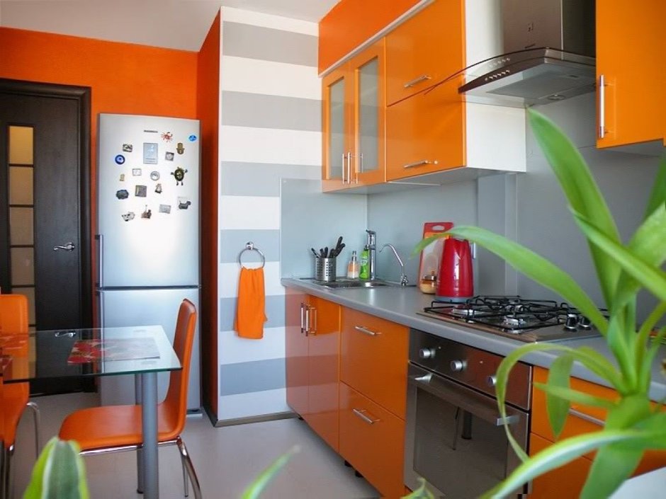 Серый и оранжевый в интерьере кухни
