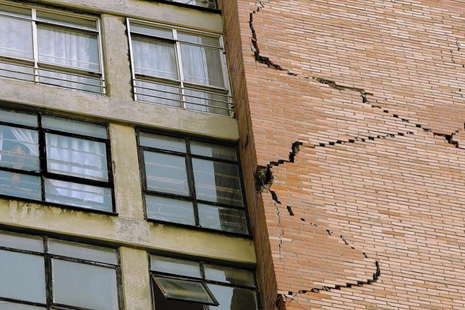 Типы трещин в стенах зданий