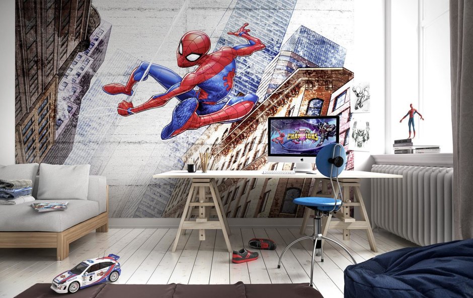 Человек паук на стене здания